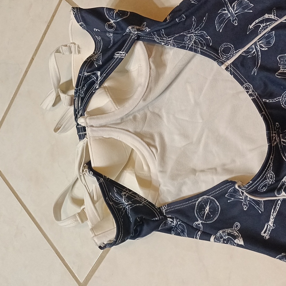 Swimsuit - Picture 3 of 10